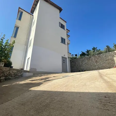 Denad Sarandë